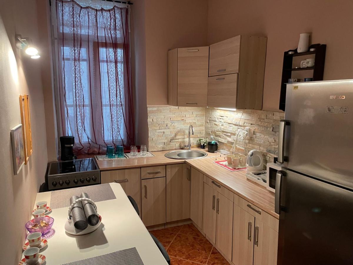 Apartment Clark Apartman **